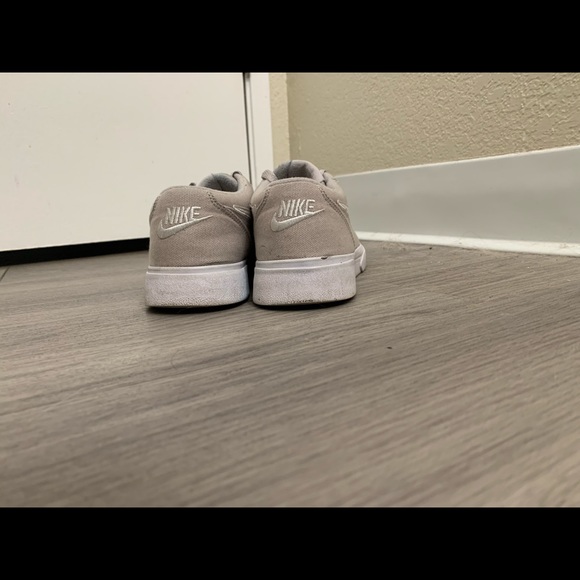 Women’s canvas Nike shoes - Picture 4 of 6